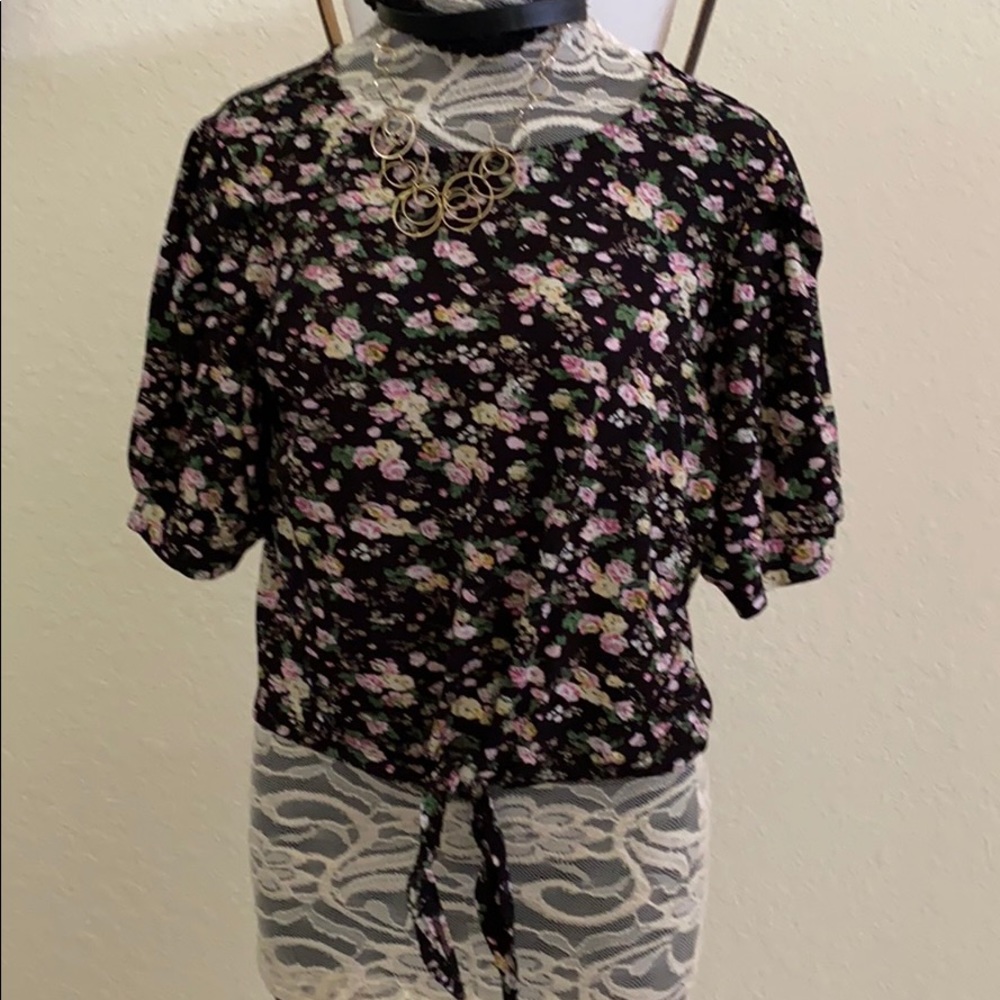 Tops Ruby Diva 2020  with a color floral style